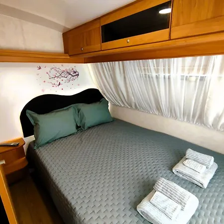 Ella's Camper *